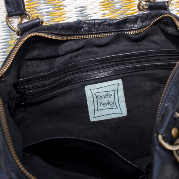 Black Leather Shoulder Bag - Picture 4 of 8